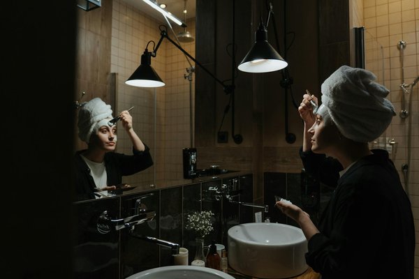 Élégance et confort : guide pratique pour associer pantalons larges et talons hauts !